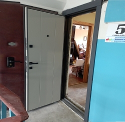 Вхідні Двері Премиум Вертикаль-АК 2 кольори Qdoors r13.jpg