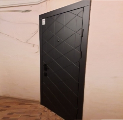 Вхідні Двері Авангард Бакарді 2 кольори Qdoors R4.jpg