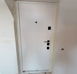 Вхідні Двері Авангард Тіффані 2 кольори Qdoors R2.jpg