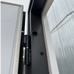 Вхідні Двері Метал-МДФ Каліфорнія Redfort Сірий Біле дерево, вулиця4.jpg