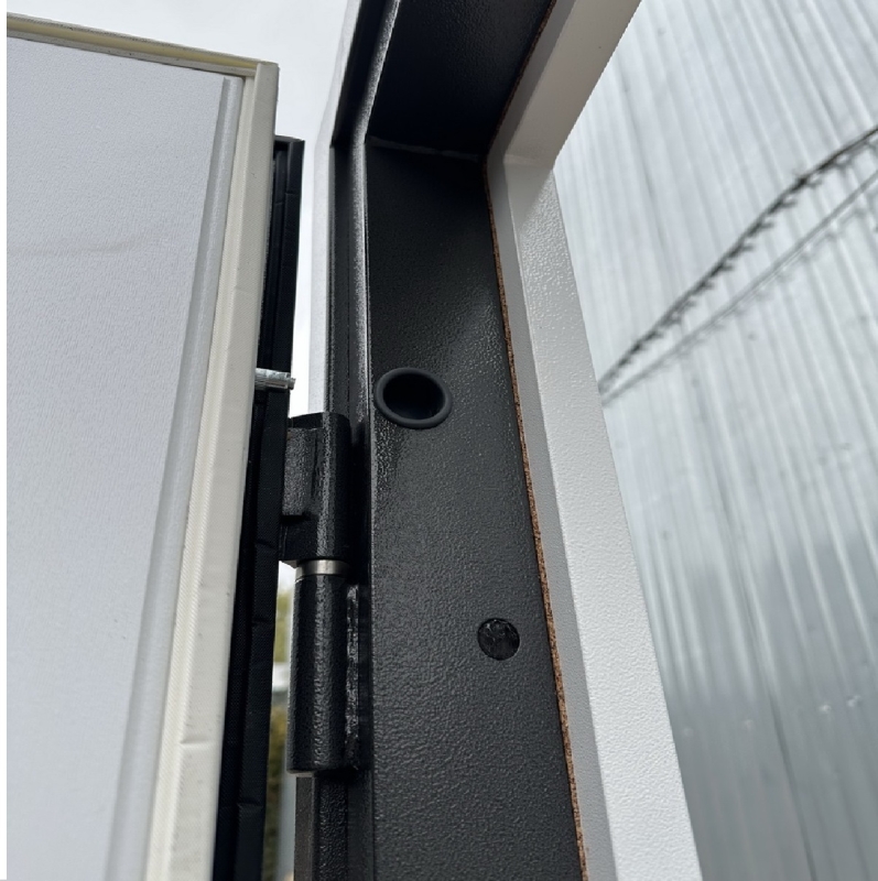 Вхідні Двері Метал-МДФ Каліфорнія Redfort Сірий Біле дерево, вулиця4.jpg