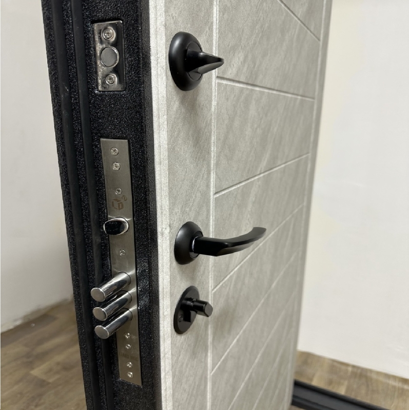 Вхідні Двері Торонто Redfort3.jpg