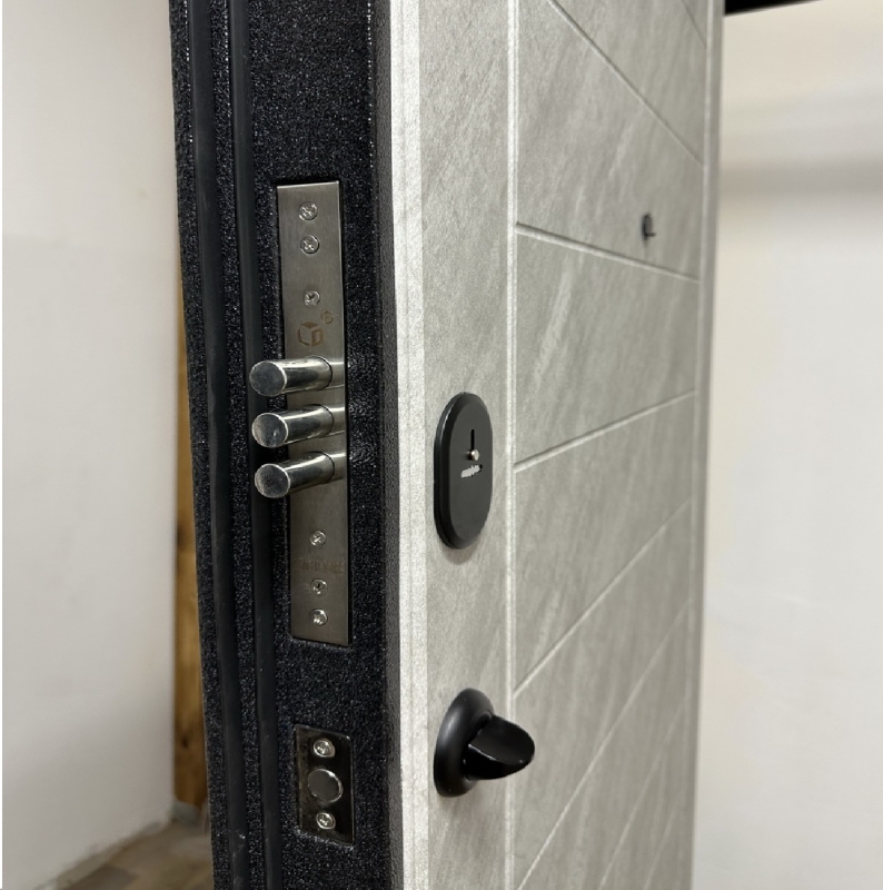 Вхідні Двері Торонто Redfort5.jpg